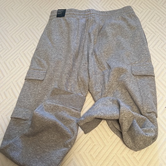 NWT Gray Adidas sweatpant with two front cargo pockets. - Picture 2 of 4